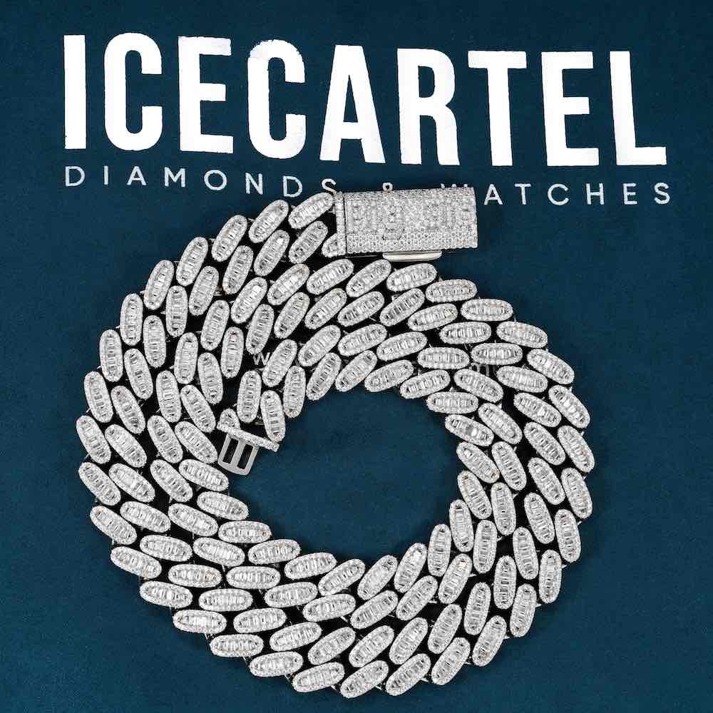 16MM Moissanite Baguette Cuban Link Chain Front velvet