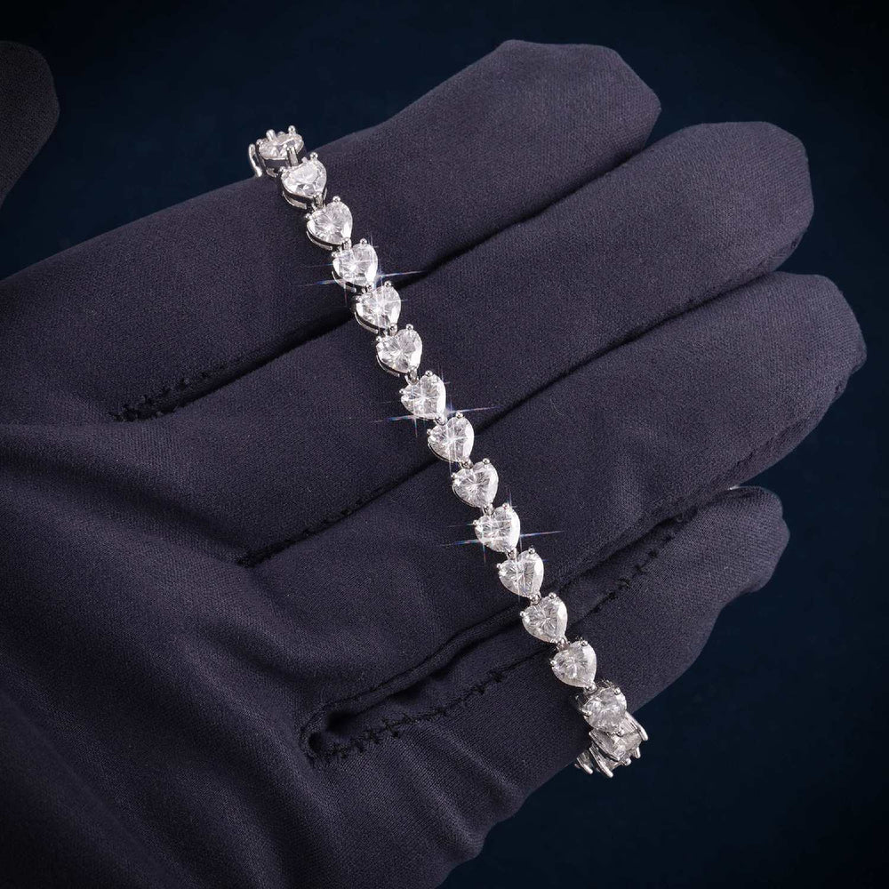5MM Moissanite Heart Tennis Bracelet 14K Gold icecartel hand