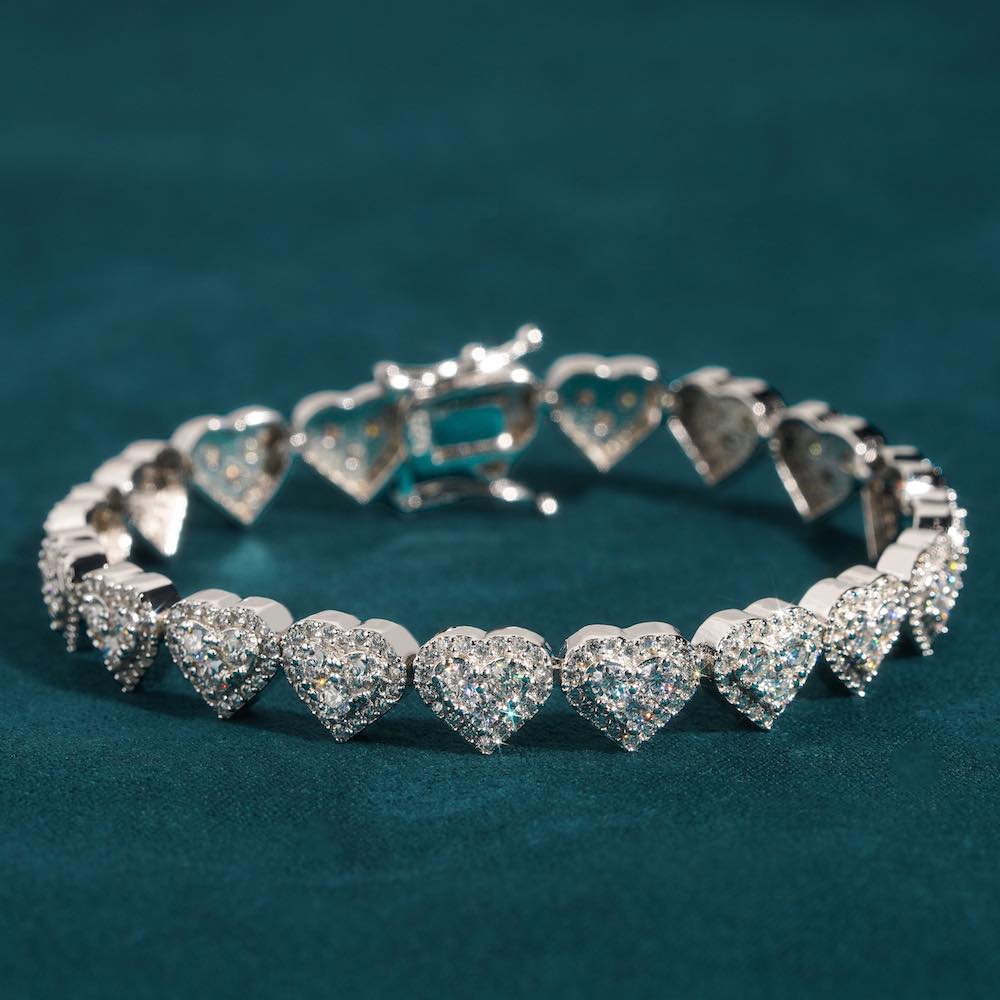 8MM Moissanite heart link bracelet close