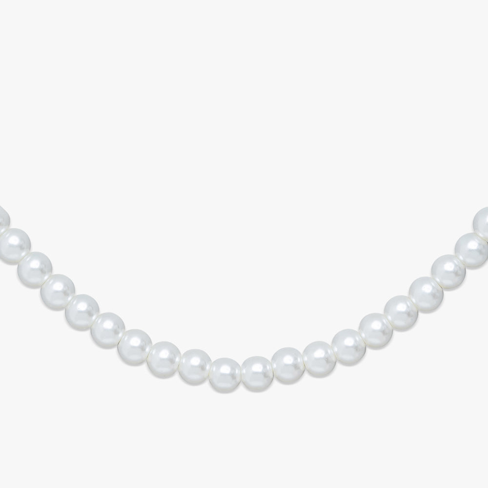 Classic pearl necklace