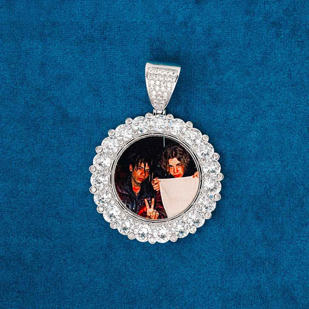 custom picture pendant icecartel close up 1