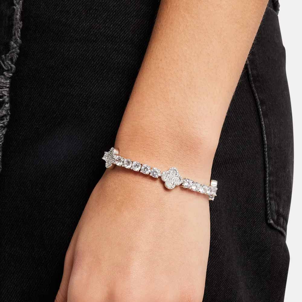 leaf clover moissanite bracelet model