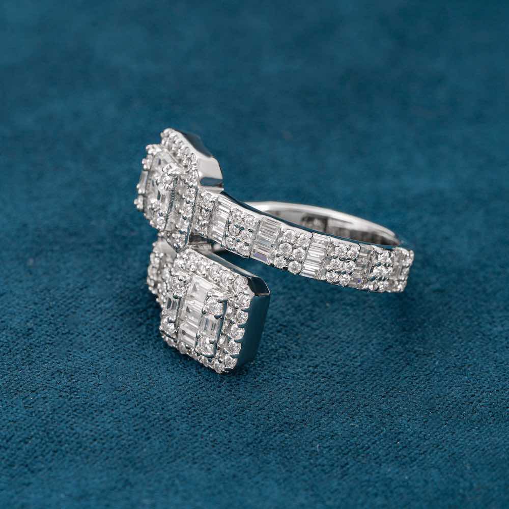 moissanite split shank ring side