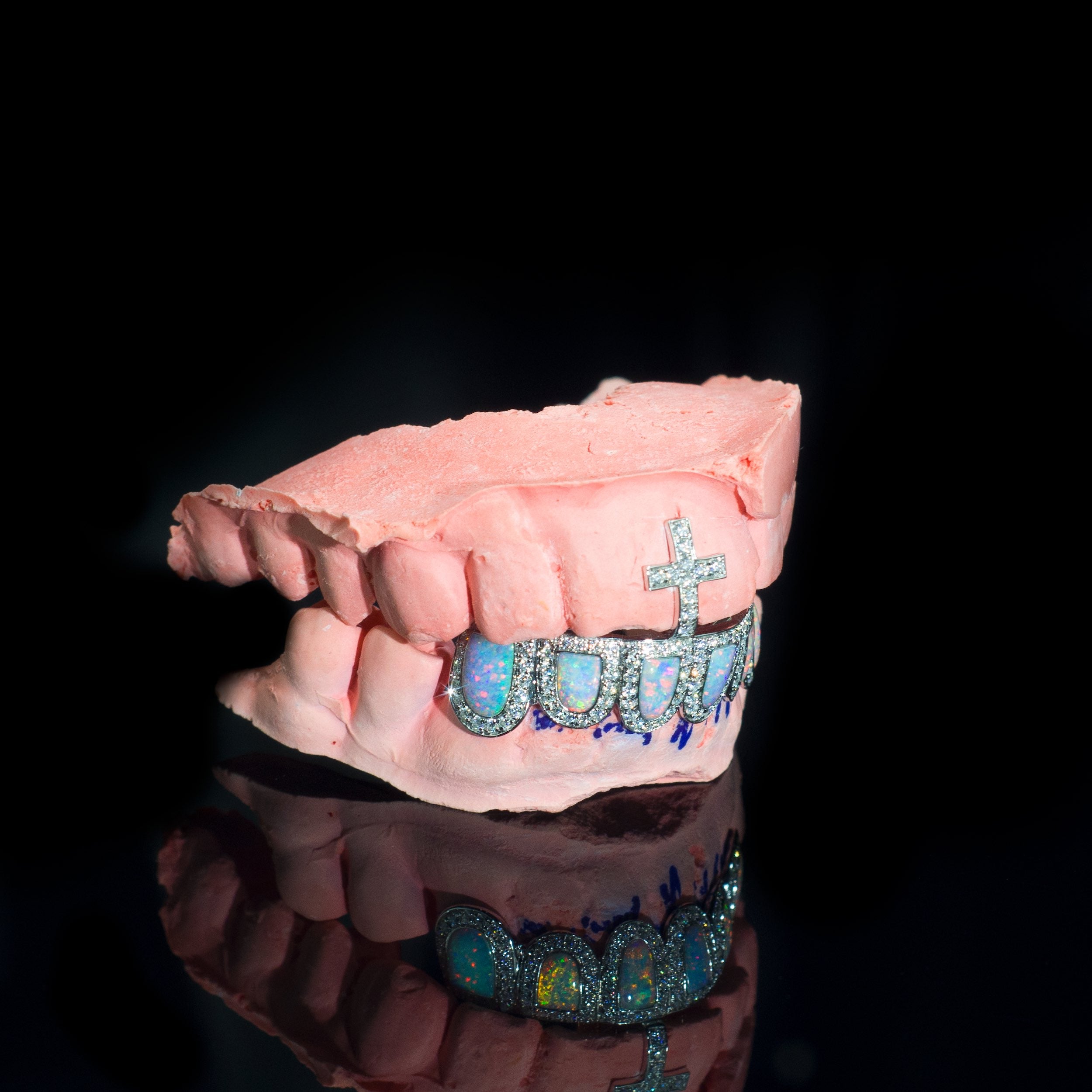 Moissanite Grill