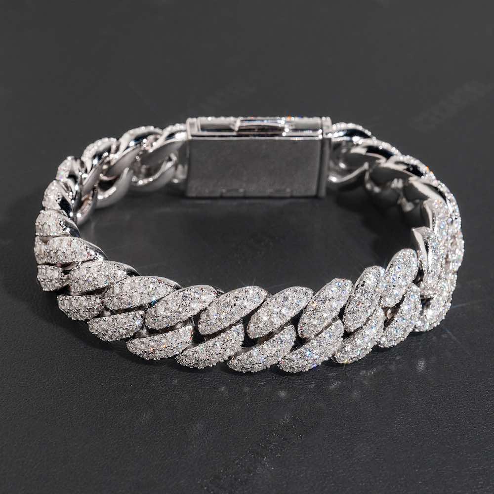 15MM glacé miami cuban link bracelet closeup
