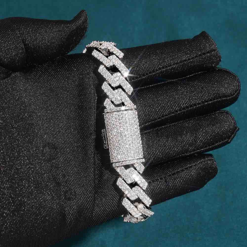 15MM Moissanite 2 Row Cuban Link Bracelet Velvet hand