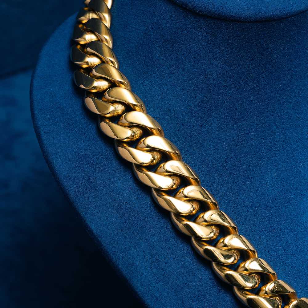 18MM cuban link chain yellow gold close up