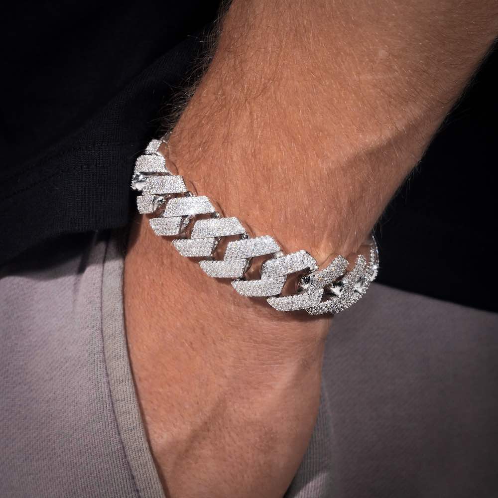 20MM Moissanite Cuban Link Bracelet Model hand