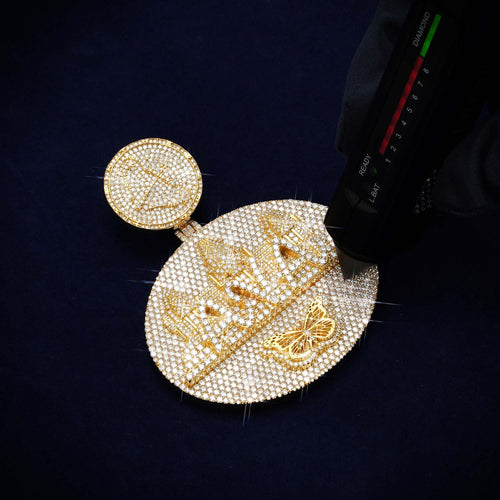 Custom Moissanite Butterfly Circle Pendant 14K Gold icecartel test