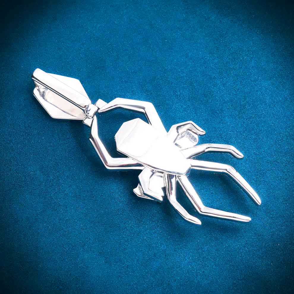 back custom moissanite spider pendant