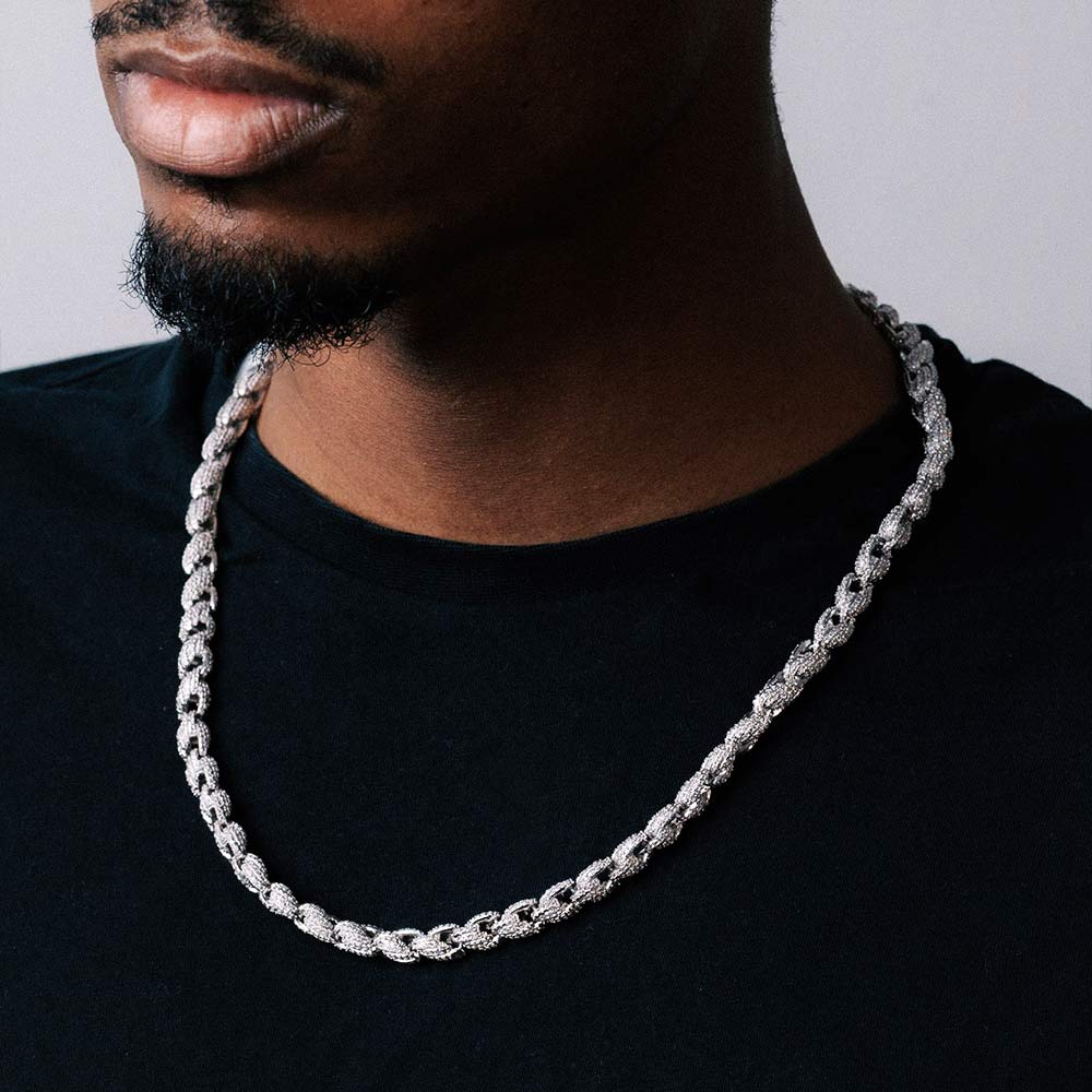 man wearing 7mm moissanite rope link chain
