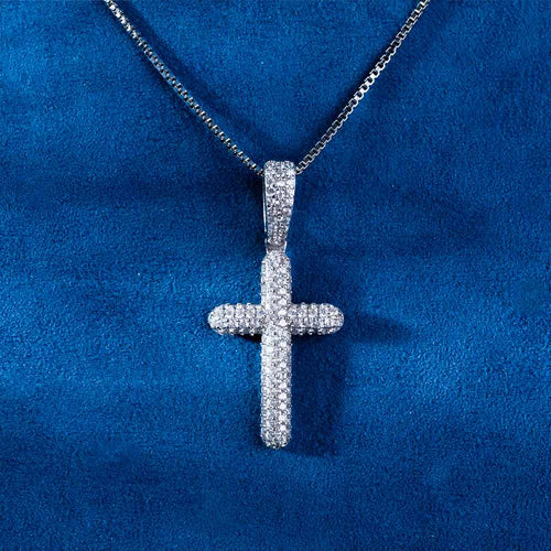 Collier en or blanc 14k avec pendentif croix à 2 rangs en moissanite